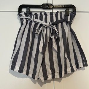 Women’s paperbag shorts